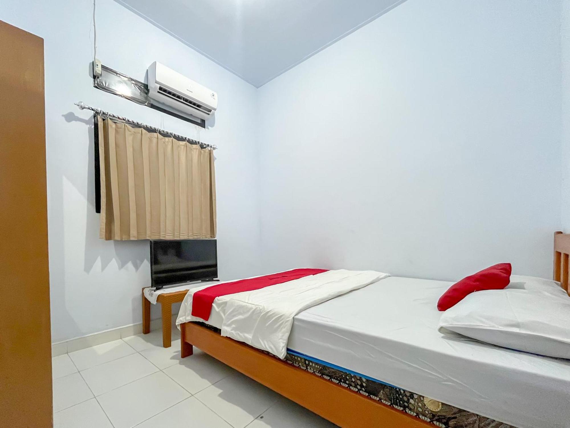 Reddoorz Syariah At Home Ampana Guest House Ampana Kota Extérieur photo