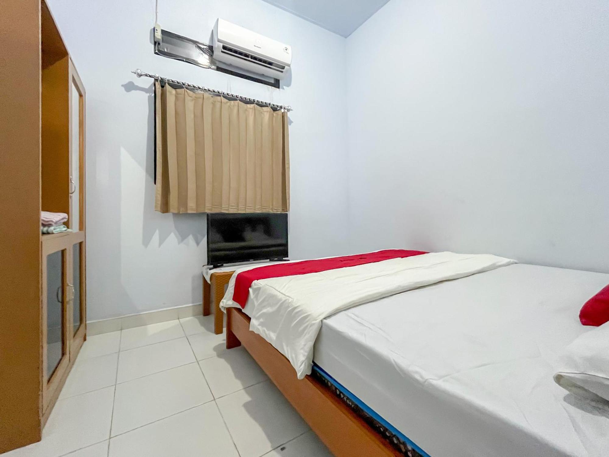 Reddoorz Syariah At Home Ampana Guest House Ampana Kota Extérieur photo