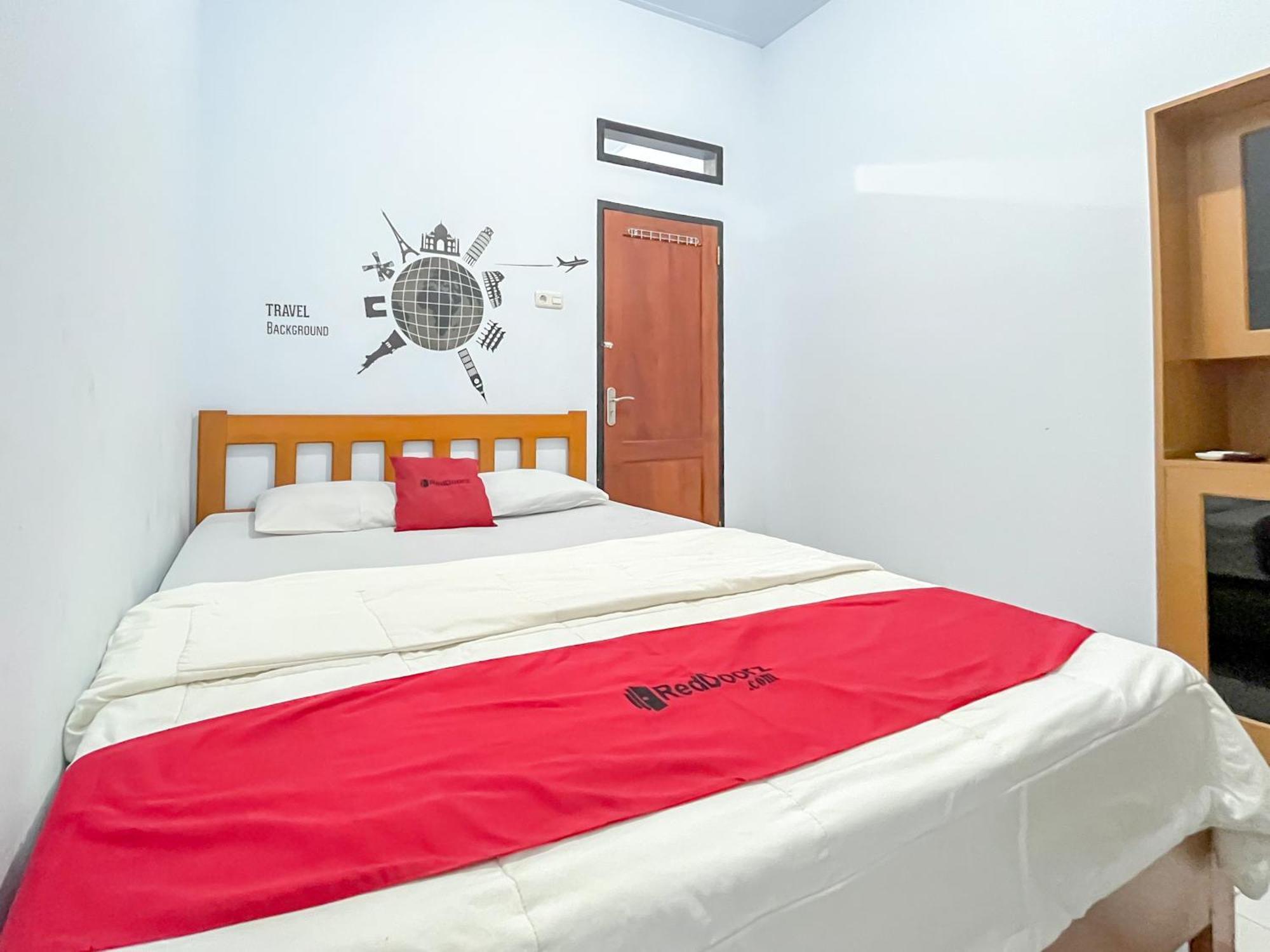 Reddoorz Syariah At Home Ampana Guest House Ampana Kota Extérieur photo
