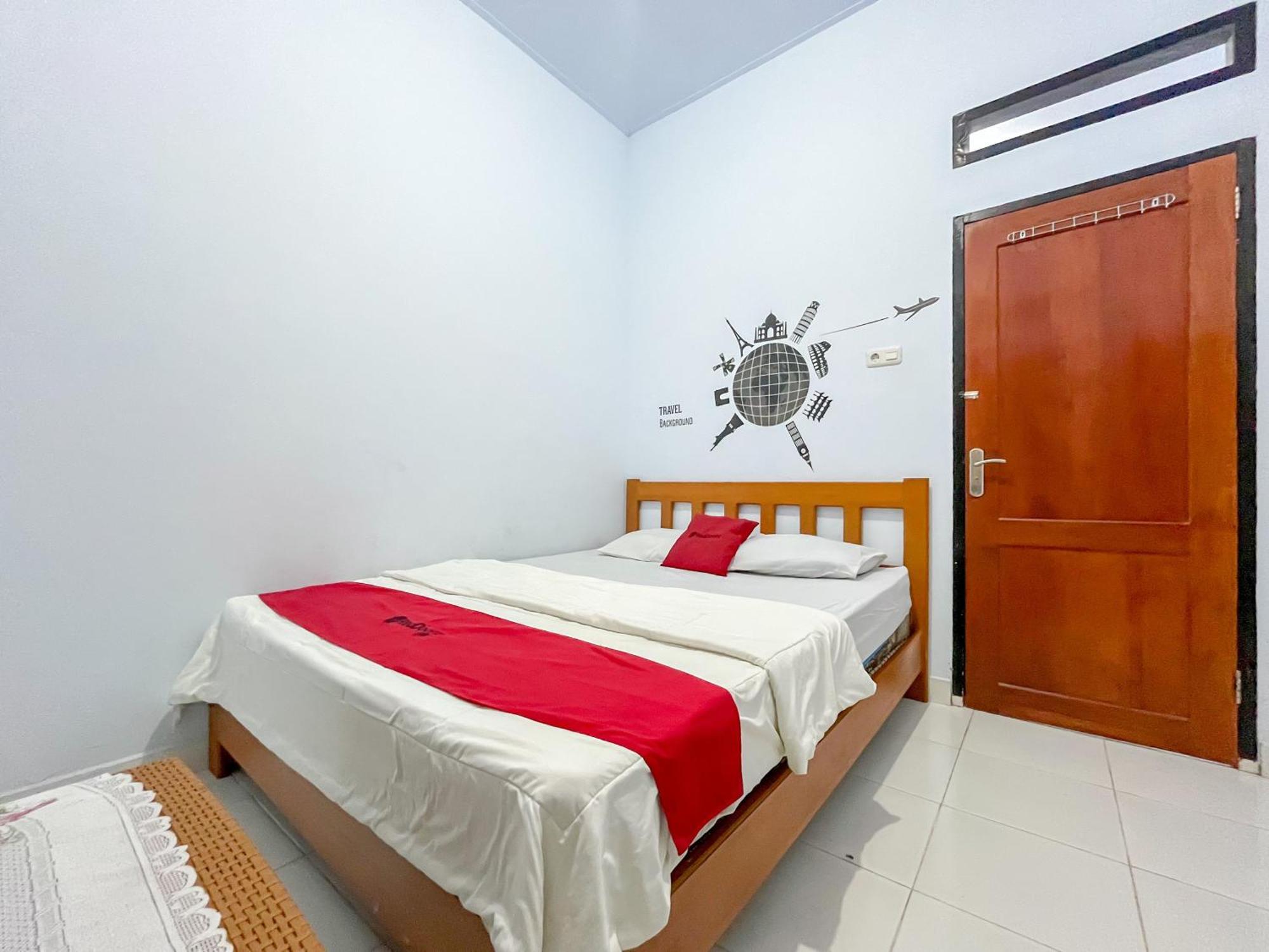 Reddoorz Syariah At Home Ampana Guest House Ampana Kota Extérieur photo