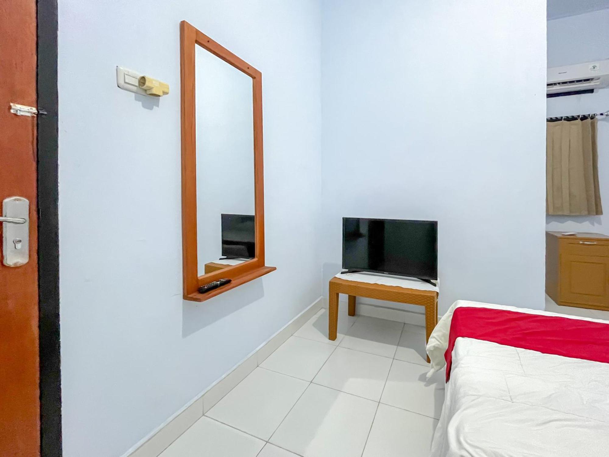 Reddoorz Syariah At Home Ampana Guest House Ampana Kota Extérieur photo