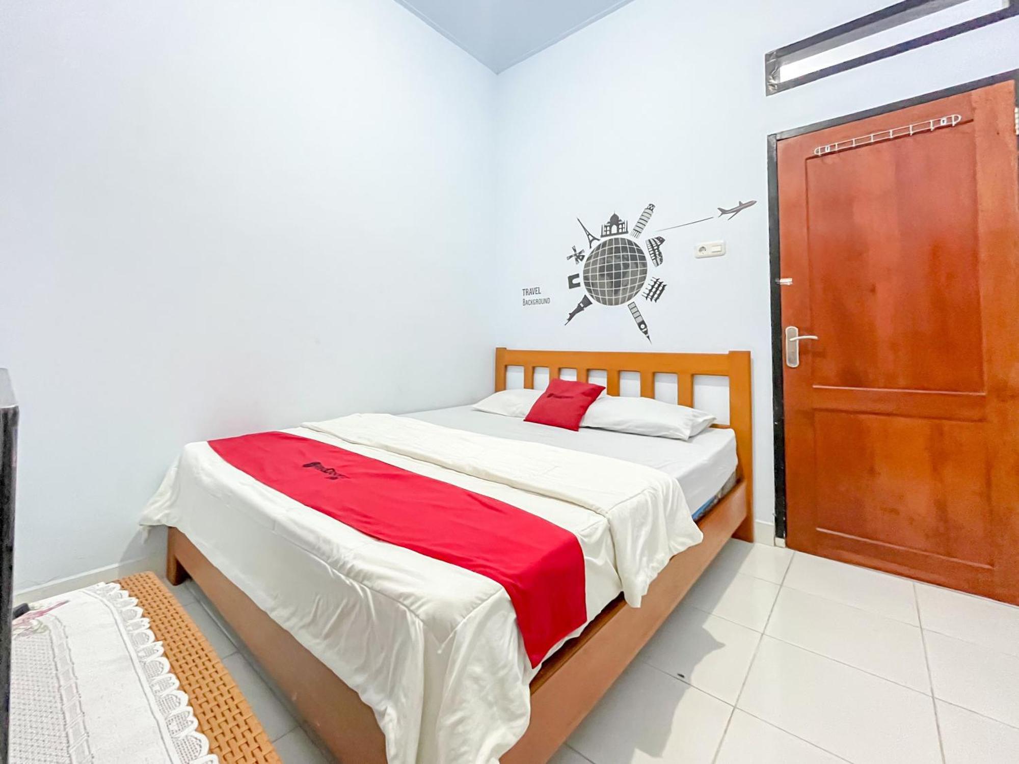 Reddoorz Syariah At Home Ampana Guest House Ampana Kota Extérieur photo