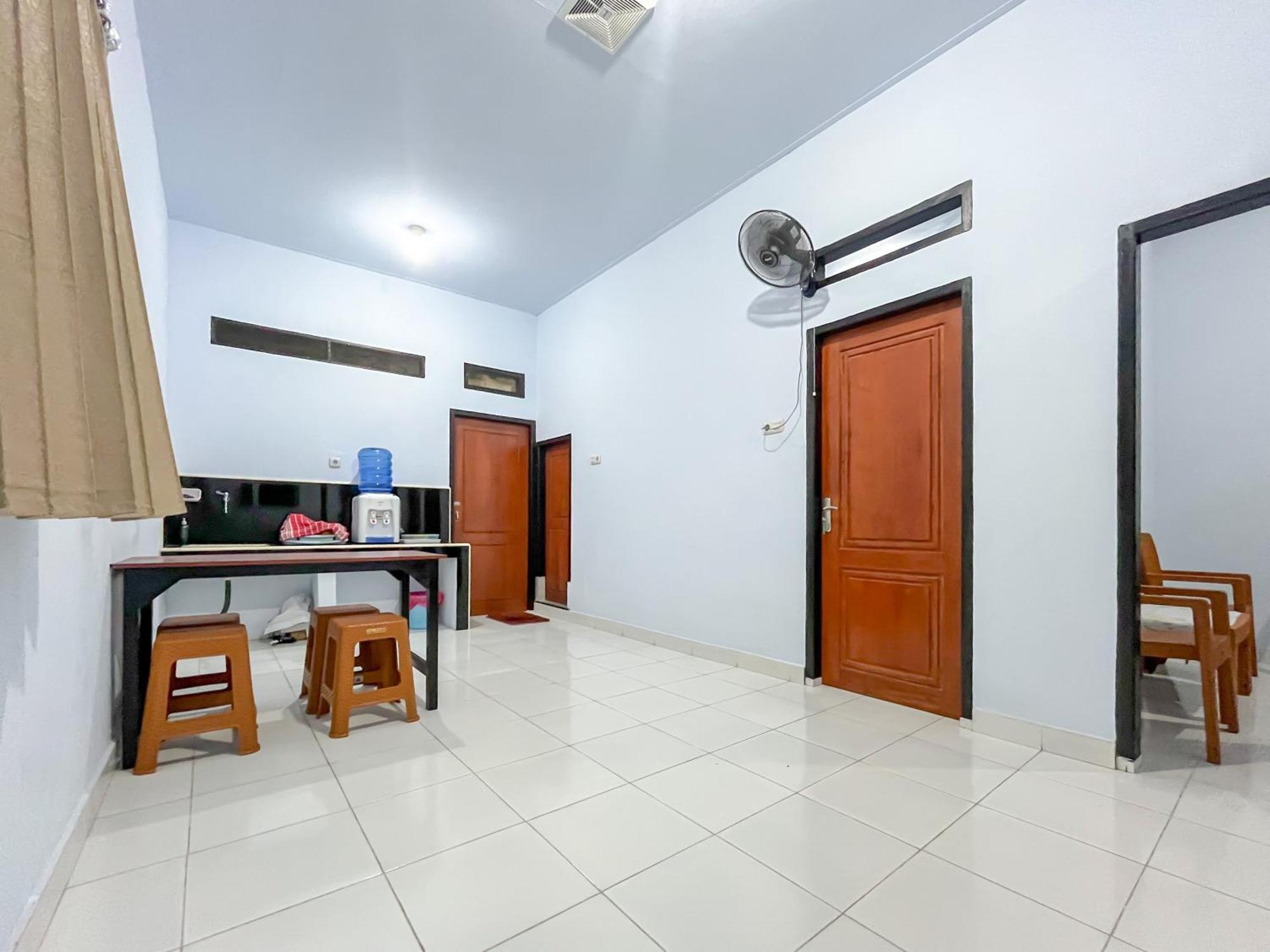 Reddoorz Syariah At Home Ampana Guest House Ampana Kota Extérieur photo