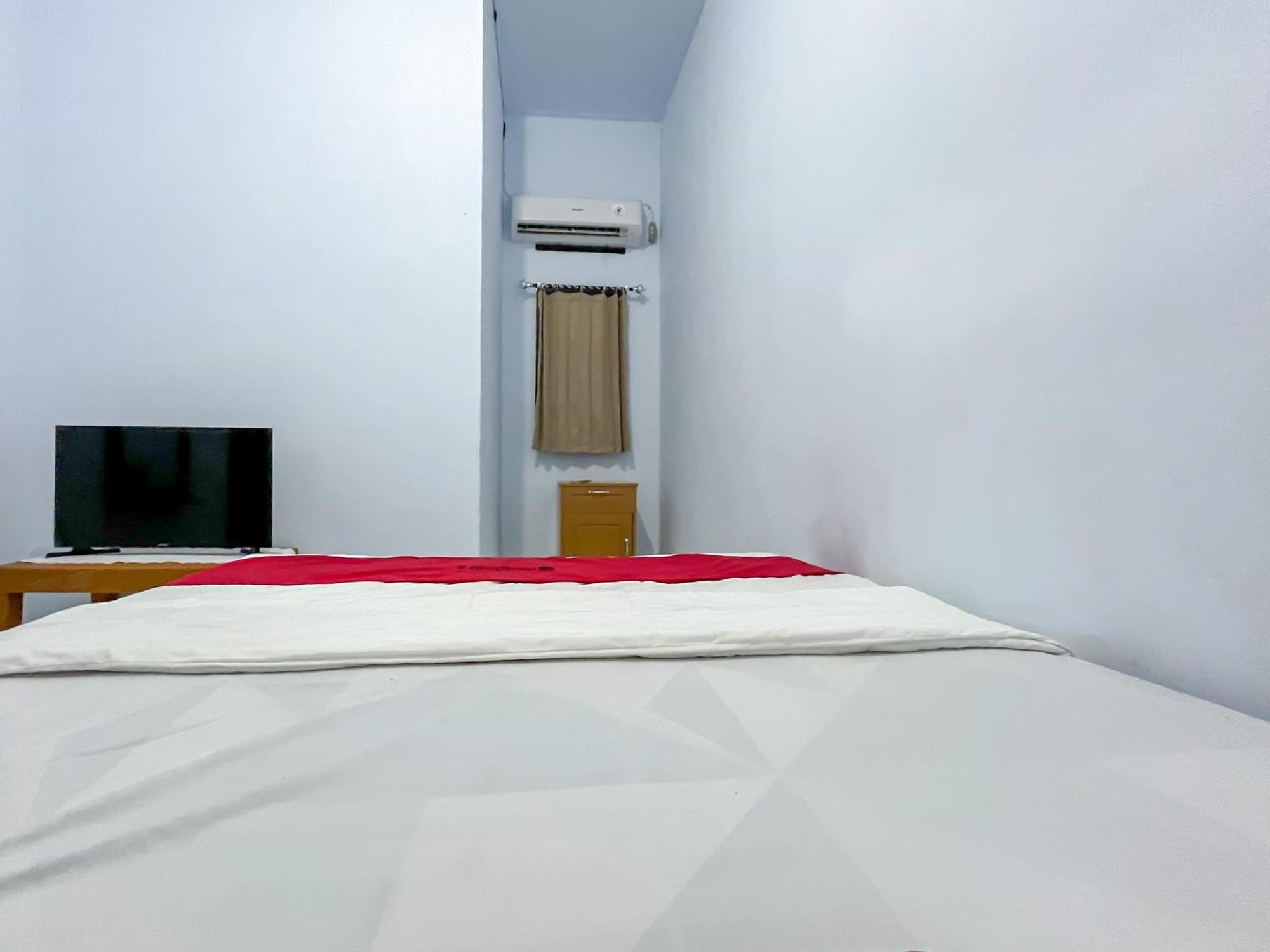 Reddoorz Syariah At Home Ampana Guest House Ampana Kota Extérieur photo