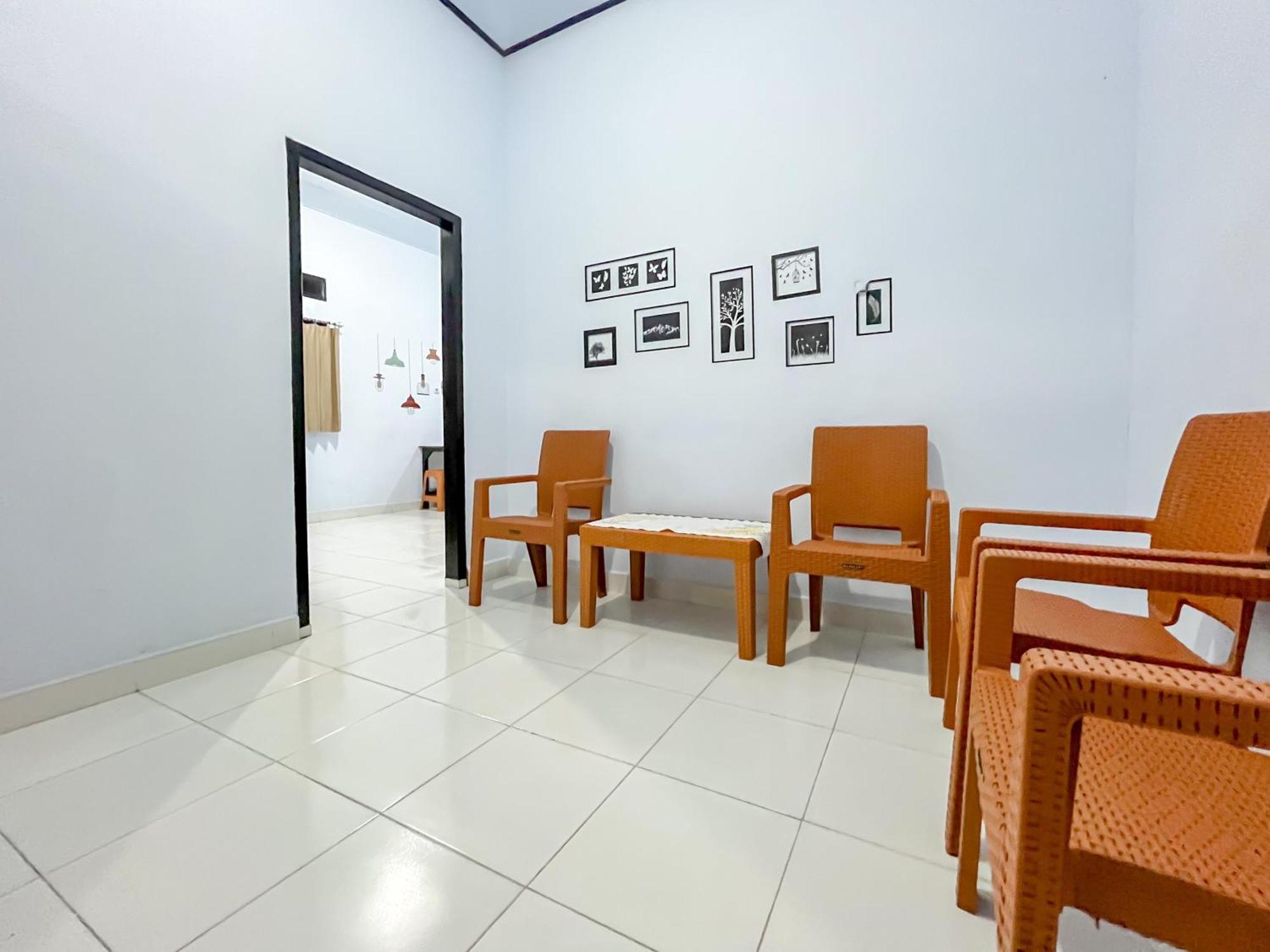 Reddoorz Syariah At Home Ampana Guest House Ampana Kota Extérieur photo