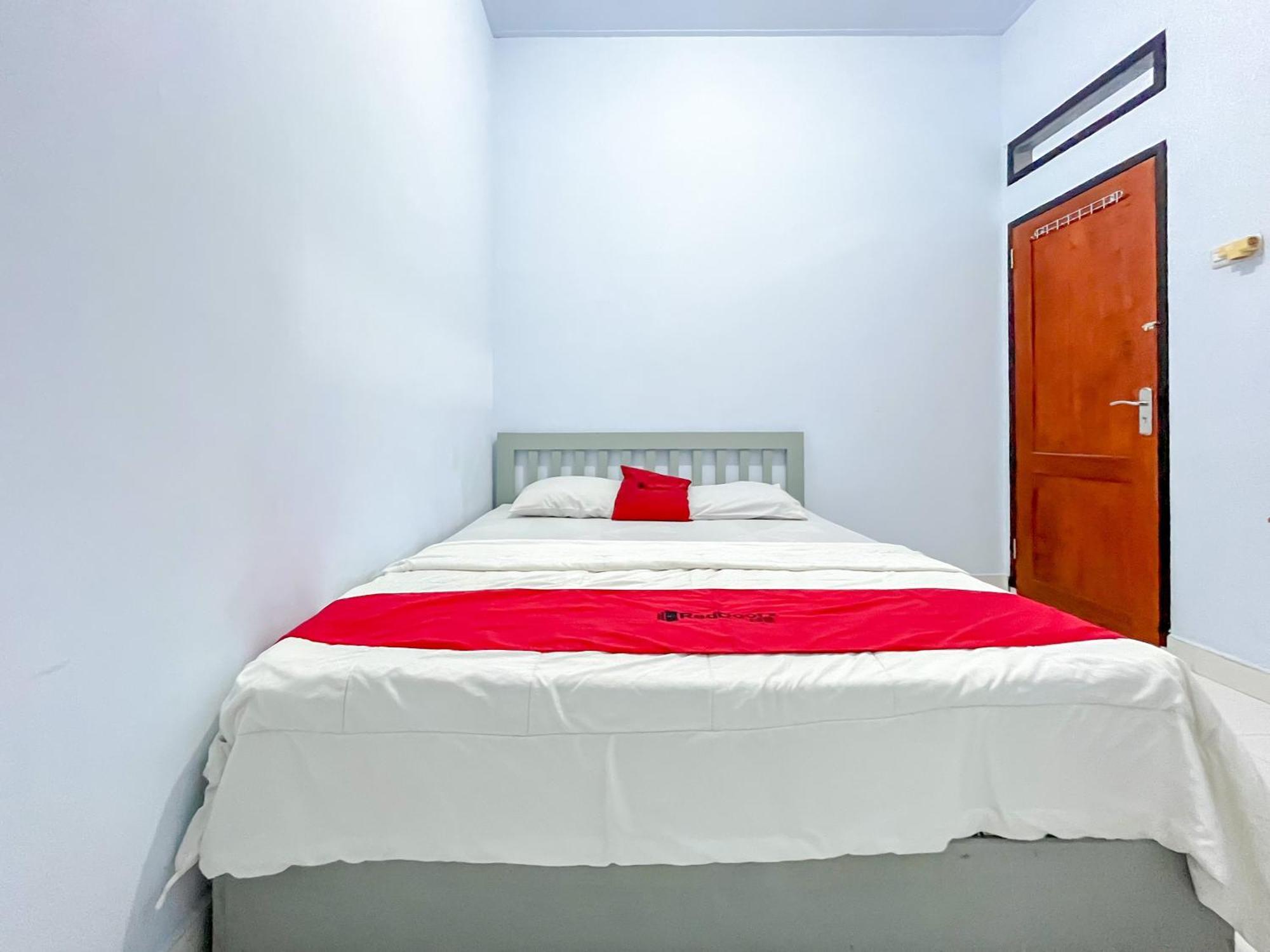 Reddoorz Syariah At Home Ampana Guest House Ampana Kota Extérieur photo