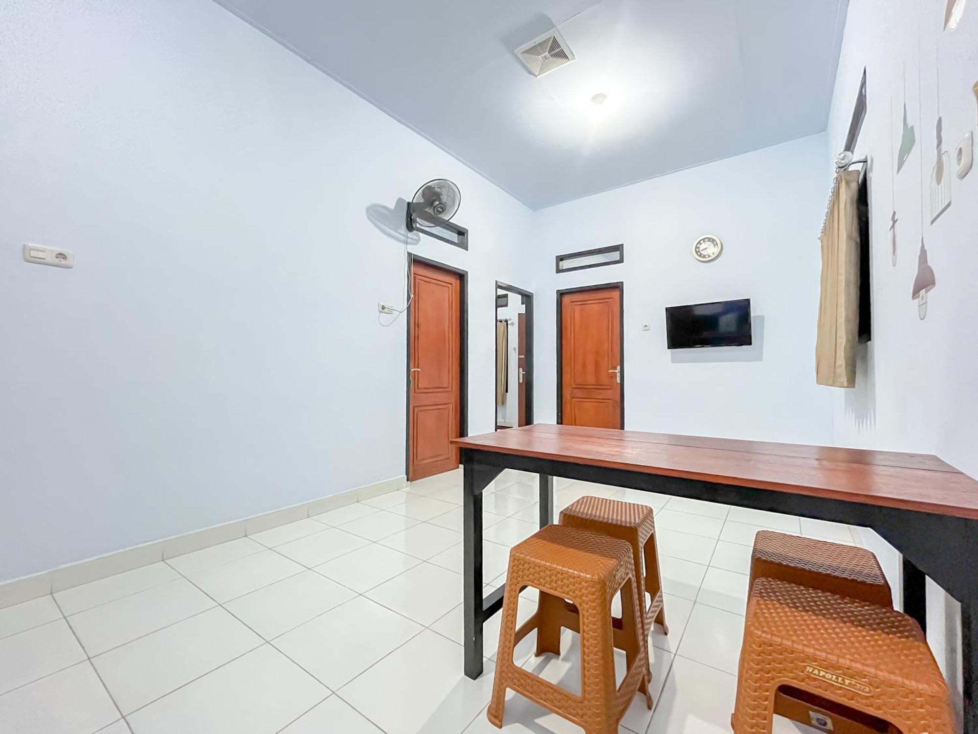 Reddoorz Syariah At Home Ampana Guest House Ampana Kota Extérieur photo