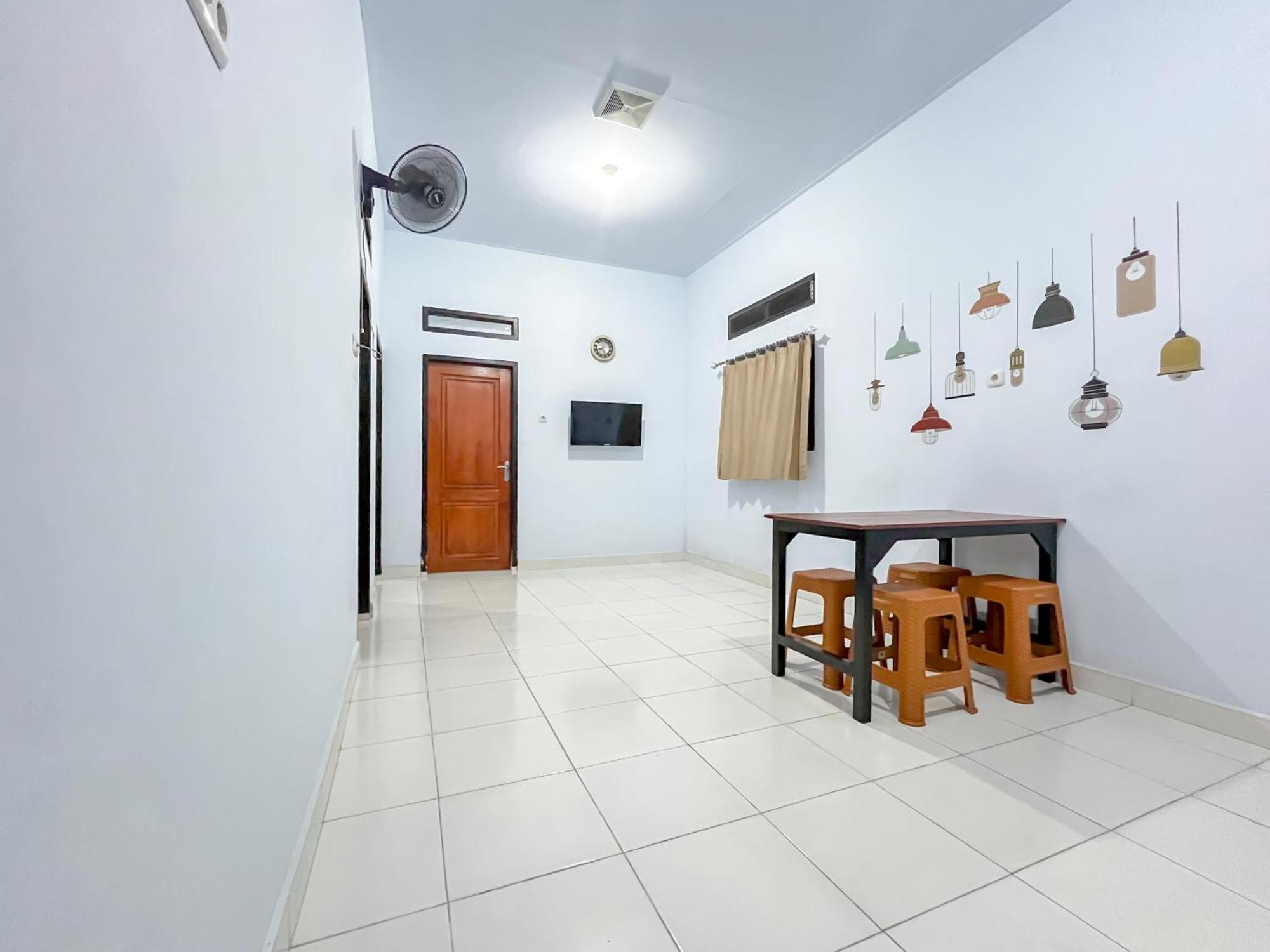 Reddoorz Syariah At Home Ampana Guest House Ampana Kota Extérieur photo