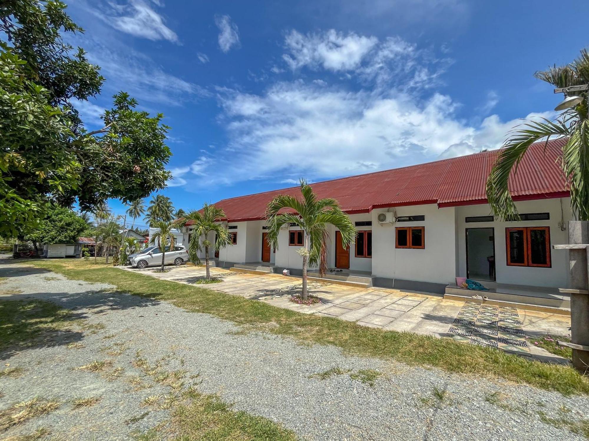 Reddoorz Syariah At Home Ampana Guest House Ampana Kota Extérieur photo